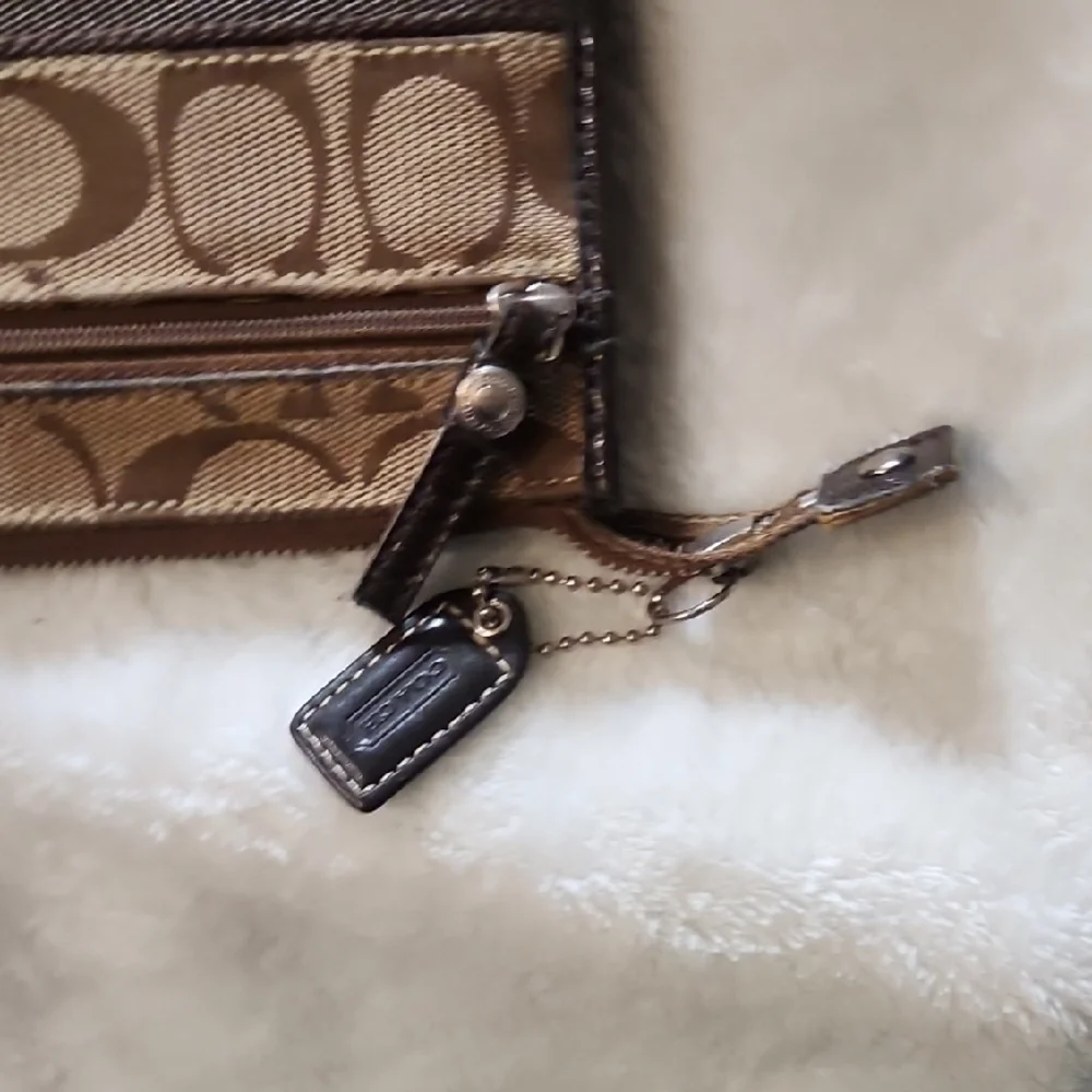 Vintage! Brown Signature   Wallet! The Out Sides Not Bad. Pictures! - Picture 5 of 9